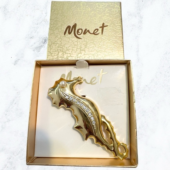 Monet Gold Seahorse Brooch with pearl Eye & beautiful rhinestones down his back - Picture 1 of 6